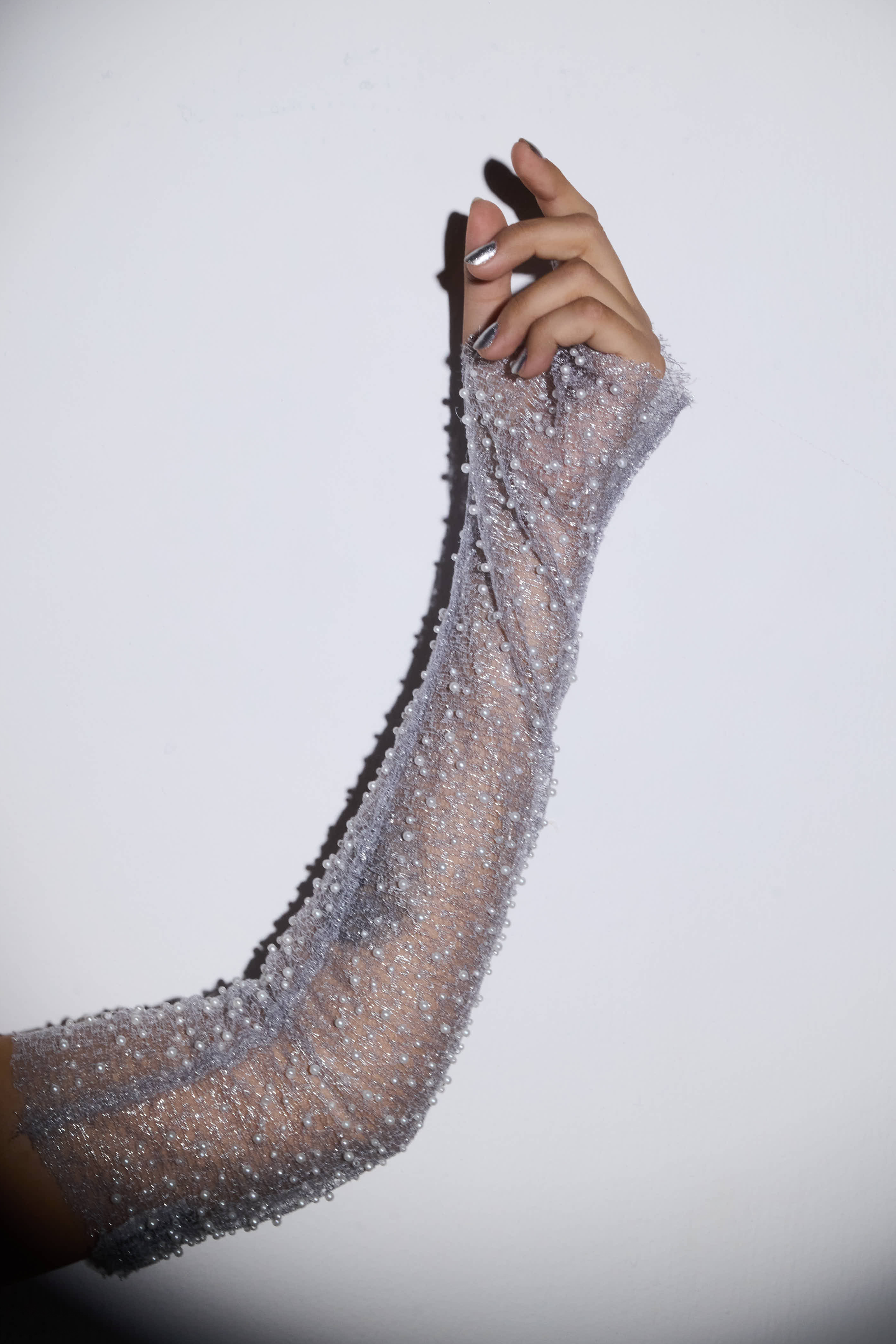 Lunar Pearl sleeve glove